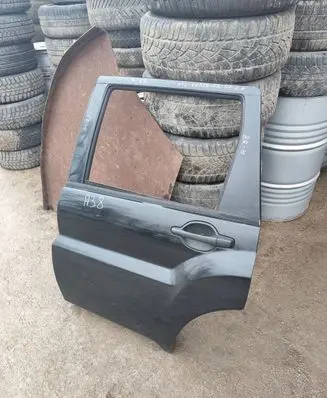 Mitsubishi Endeavor Rear door