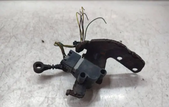 Headlight/headlamp level sensor
