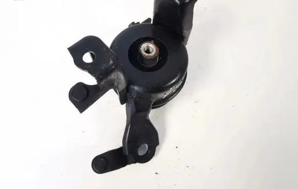 Toyota Corolla Verso AR10 Engine mount bracket