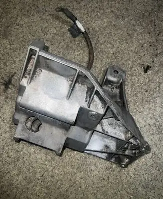 BMW X5 E53 A/C compressor mount bracket 7503463