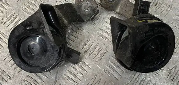 Volvo V40 Horn signal VOLVOV40 HAMU4079754