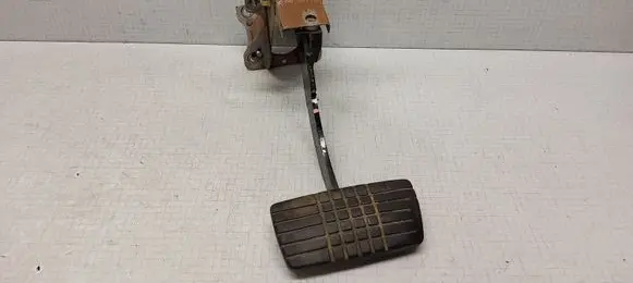 Subaru Legacy Brake pedal 810029A