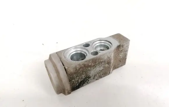 KIA Sorento Air conditioning (A/C) expansion valve 