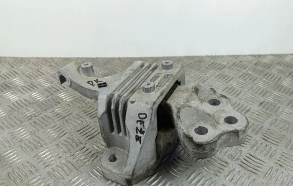 Jeep Cherokee Gearbox mount P68275805AB