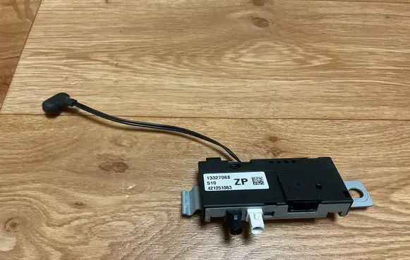 Opel Insignia A Aerial antenna amplifier 13327068 421251063