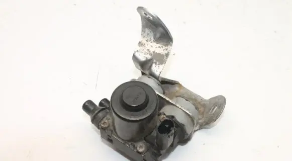 BMW 1 F20 F21 Coolant heater control valve 8514557