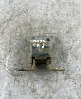 Toyota Land Cruiser (HDJ90) Front door lower hinge 