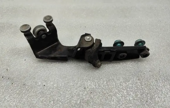 Volkswagen Transporter - Caravelle T5 Sliding door upper roller guide/hinge 7H084336D 135105