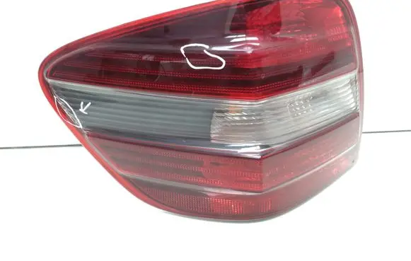 Mercedes-Benz ML W164 Rear/tail lights 225167l 22517100l