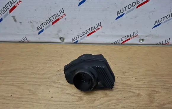 BMW 4 F32 F33 Intake resonator 8513672