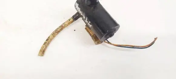 Suzuki Grand Vitara II Windscreen/windshield washer pump
