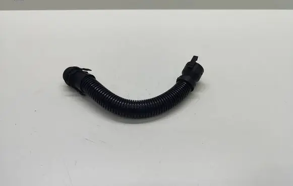 BMW 5 F10 F11 Breather hose/pipe 586509