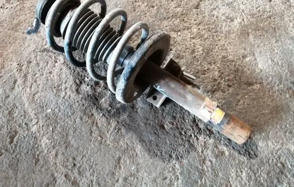 Front shock absorber with coil spring