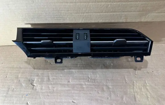 Audi Q3 F3 Dash center air vent grill 83B820903