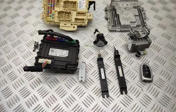 Hyundai Tucson IV NX4 Engine ECU kit and lock set 95460N7100 84782N7120 95400N7031
