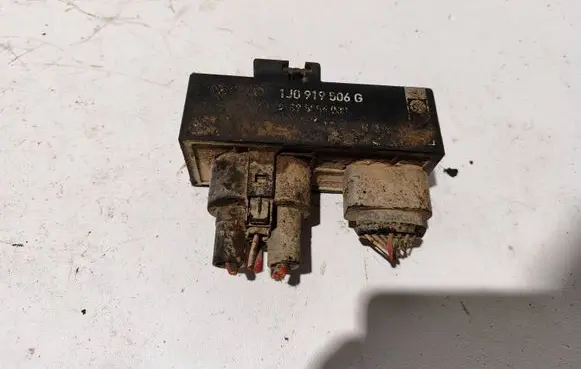Volkswagen Golf IV Fan control module 1J0919506G 695504008