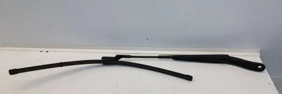 Peugeot 2008 II Windshield/front glass wiper blade 9822931680