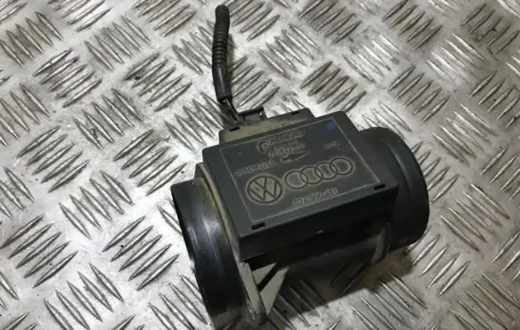 Seat Toledo I (1L) Mass air flow meter 1822101