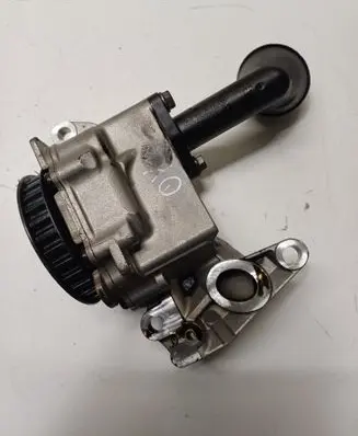 Volkswagen Golf VIII Oil pump 05L115103F