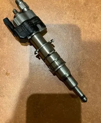 BMW 3 E92 E93 Fuel injector 7585261 13537585261