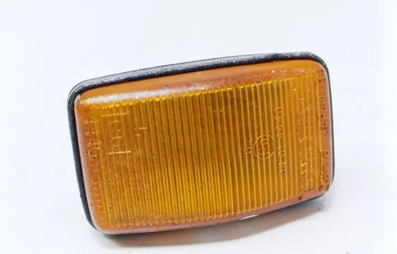 Front fender indicator light