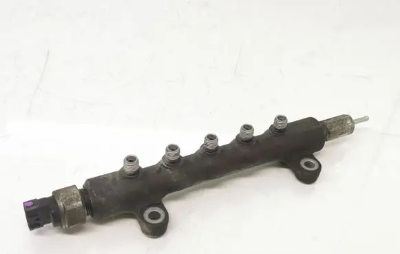 Toyota Avensis T250 Fuel main line pipe 6121 08H11