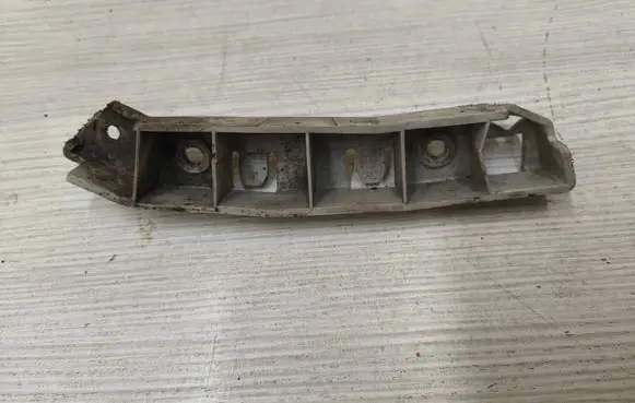 Ford Focus Front bumper mounting bracket BM5117D959