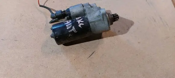 Volkswagen Golf V Starter motor 02E911023H