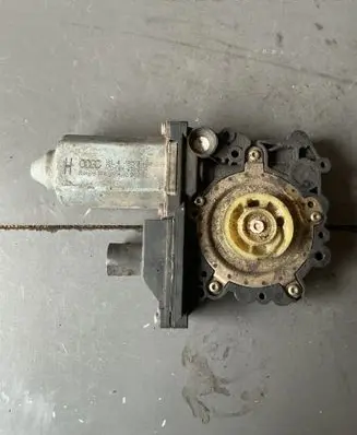 Rear door window regulator with motor