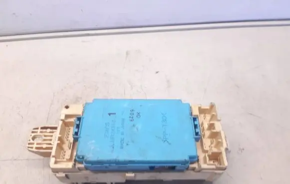 Mitsubishi Galant Fuse box set MR24316 6Z09