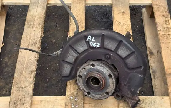 Front wheel hub