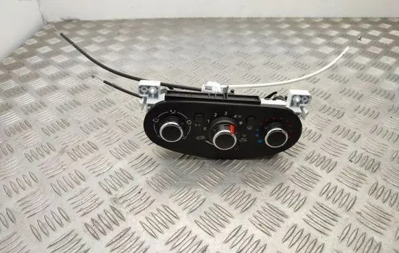 Dacia Sandero Climate control unit 5P3741700