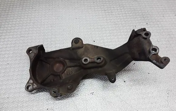 Toyota RAV 4 (XA20) Engine mounting bracket