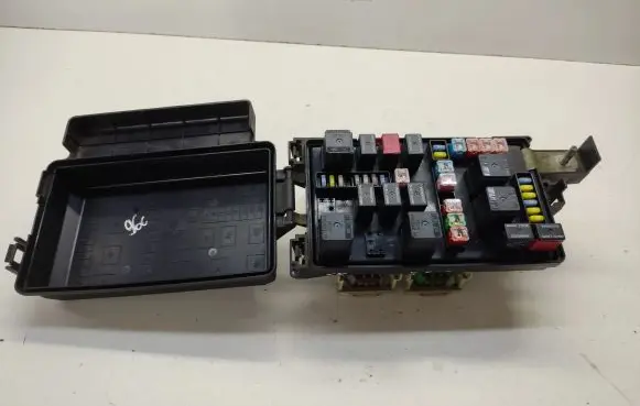 Chrysler 300 - 300C Fuse module P04692233AD 04692233AD