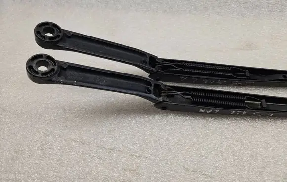 Audi A6 Allroad C5 Front wiper blade arm 4Z7955408