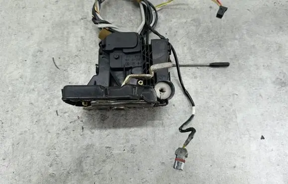 Mercedes-Benz C W203 Front door lock