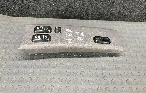 Mercedes-Benz A W168 Electric window control switch 1688202710 1686831608