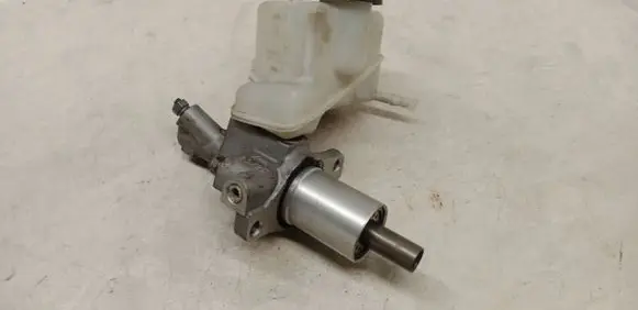 Mercedes-Benz C W204 Master brake cylinder A2044300102