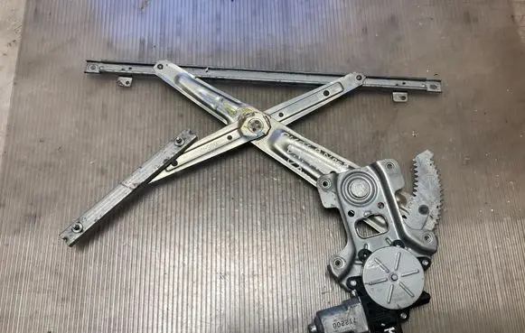Mitsubishi Outlander Front door window regulator with motor 5713A086