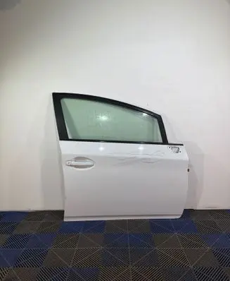 Toyota Prius (XW30) Front door 