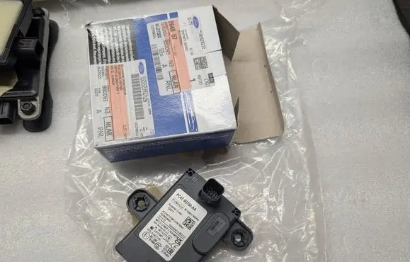 Ford Puma Distronic sensor radar PC4T-9G768-AA