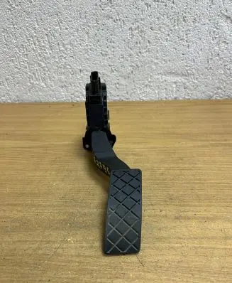Volkswagen Golf VII Accelerator throttle pedal 5Q1723503H F2796