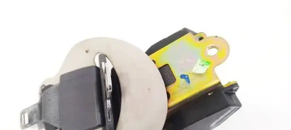 Middle seatbelt (rear)
