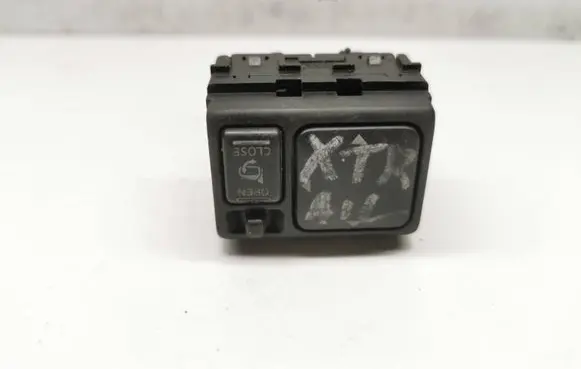 Nissan X-Trail T30 Wing mirror switch