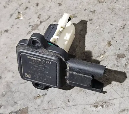 BMW 5 E60 E61 Mass air flow meter 7520519 5WK97502