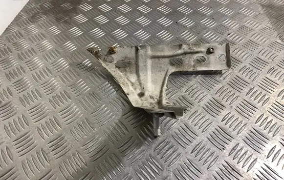 Volkswagen Touran I Fender mounting bracket 1T0821135