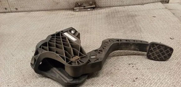 Volkswagen PASSAT B6 Clutch pedal 3C2721059L