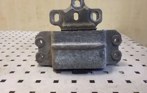 Audi TT TTS Mk2 Engine mount bracket 1K0199555