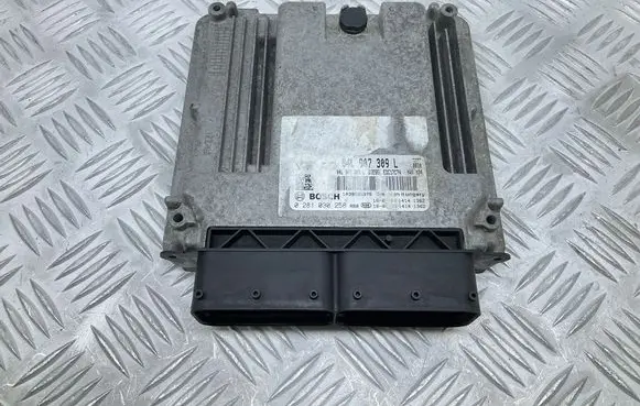 Audi A4 S4 B9 Engine control unit/module 04L907309L