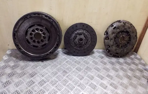 Volvo XC70 Clutch set kit 5F6N7550BB 30783022 30759472
